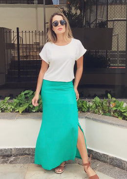 SAIA EM TECIDO SUPER LEVE, ELEGANTE E CONFORTÁVEL.FENDA LATERAL E FORRO INTERNO.PEÇA PARA O DIA A DIA, FICA BOA COM T-SHIRT PARA UM LOOK MAIS... 