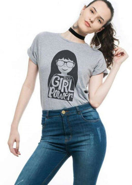 T-Shirt Joss Mescla Girl Power Glasses Cinza,Caimento Reto e Gola Careca.-INFORMAÇÕES: Modelo: 9005TShirtMesclaCor: CinzaComposição: 100% AlgodãoLavagem: lavar a mão ou máquina, não alvejar, não secar em... 