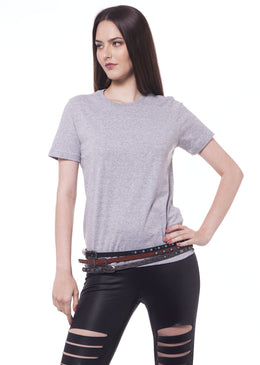 T-Shirt Feminina Lisa, Caimento Reto e Gola Careca.-INFORMAÇÕES: Modelo: 6082TshirtFemCinzMesCor: Cinza MesclaComposição: 100% AlgodãoLavagem: lavar a mão ou máquina, não alvejar, não secar em tambor, não... 