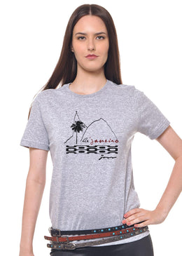 CAMISETA CINZA MESCLA ESTAMPADA FEMININA JOSS , caimento reto e solto.- INFORMAÇÕES: Modelo: 4308 - Cor: CINZA-MESCLA - Composição: 100 % Algodão Lavagem: lavar a... 