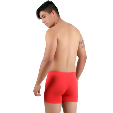 Cueca Boxer TOTTER® em Cotton (Algodão) Sem desenhos e cor Lisa, cós elástico embutido. >Cueca Tipo Boxer Tradicional>Modelagem Anatomica>Sem Desenhos>Não sobe>Não marcaModelo veste o tamanho M.Observação: Imagens Ilustrativas, elástico... 