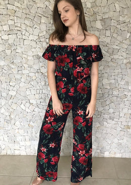 Macacão ombro a ombro, com estampa florida.Tecido: ViscoseComposição: 100% ViscoseTabela de MedidasTamanho P veste 38Tamanho M veste 40Tamanho G veste 42Tamanho GG veste 44 