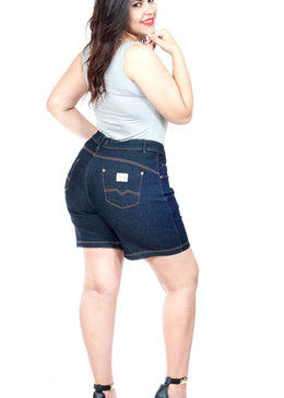 Shorts   :  Feminina Modelo:    Meia Coxa (Amaciada ) Cintura:     Alta Marca:    Dinho´s Jeans Tecido: Jeans Composição:  78,5% Algodão    20% Poliéster   1,5%... 