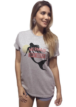 T-Shirt Feminina Escrita Mermaid Off Duty,com Caimento Reto e Gola Careca.-INFORMAÇÕES: Modelo: 4095TShirtFemCinzaComposição: 100% AlgodãoLavagem: lavar a mão ou máquina, não alvejar, não secar em tambor,... 