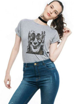 T-Shirt Joss Premium Mescla Gandhi Cinza,Caimento Reto e Gola Careca.-INFORMAÇÕES: Modelo: 9045TShirtMesclaCor: CinzaComposição: 100% AlgodãoLavagem: lavar a mão ou máquina, não alvejar, não secar em tambor,... 