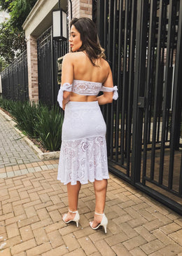 CONJUNTO SUPER FASHION ELEGANTE E MODERNO.TECIDO TRANSPARENTE. SAIA COM FORRO E TOP COM FORRO E BOJO.COMPOSIÇÃO90% POLIESTER10% VISCOSEFORRO96% VISCOSE4% ELASTANO 