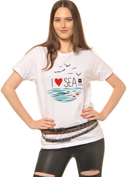 T-Shirt Feminina I Love Sea com Caimento Reto e Gola Careca.-INFORMAÇÕES: Modelo: 6404TshirtFemBrancCor: BrancoComposição: 100% AlgodãoLavagem: lavar a mão ou máquina, não alvejar, não secar em... 