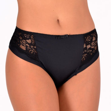 ** Amostras de cores e estampas encontram-se na última foto.**Calcinha Charme, confeccionada em Romantic com detalhes em renda nas laterais, calcinha cintura alta, proporcionando mais... 