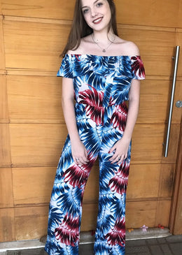 Macacão ombro a ombro, com estampa florida.Tecido: ViscoseComposição: 100% ViscoseTabela de MedidasTamanho P veste 38Tamanho M veste 40Tamanho G veste 42Tamanho GG veste 44 