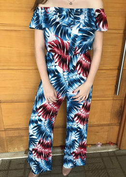 Macacão ombro a ombro, com estampa florida.Tecido: ViscoseComposição: 100% ViscoseTabela de MedidasTamanho P veste 38Tamanho M veste 40Tamanho G veste 42Tamanho GG veste 44 