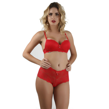 *Sutiã com bojo Casquinha (sem enchimento)*Todo trabalhado em renda*Forro do entremeio em algodão*Alças fixas com regulagem*Aros de sustentação em ferro*Colchete com regulagem dupla*Biju no entremeio*Calcinha... 