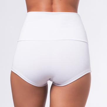 Short (Calcinha) Cintura Alta confeccionado em Microfibra Lisa de toque frio/conforto. Altura do cós é de aproximadamente 12 cm. Cós em forro duplo. Modelagem estilo... 