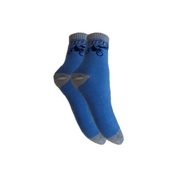 A Meia Infantil Keny veste os pés das crianças com carinho.63% Algodão, 31% Poliamida, 2 % Elastodieno, 2% Elastano, 2 % Outras Fibras, Menino, Estampas... 