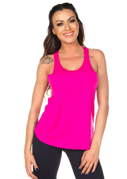 Regata fitness preta, confeccionada em viscolycra com tira elástica nas costas que valoriza o look, cavas maiores e recorte atrás garantem respirabilidade, ajudando a manter... 