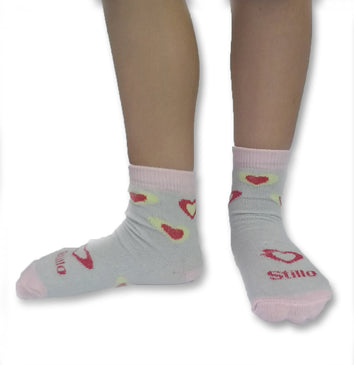 DESCRIÇÃO DO PRODUTO:Kit contendo 6 pares de meias infantis em imagens variadas.Produto confortável, macio e de ótima qualidade.INFORMAÇÕES TÉCNICAS: 56% algodão32% poliéster08% elastodieno04% poliamidaTAMANHO M VESTE... 