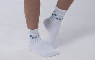 Meia atoalhada básica confortavel para o esporte e lazer. Elimina o desconforto do suor excessivo de quem 'gostava' de usar tênis sem meia! Qualidade http://www.silvest.com.br VESTE... 